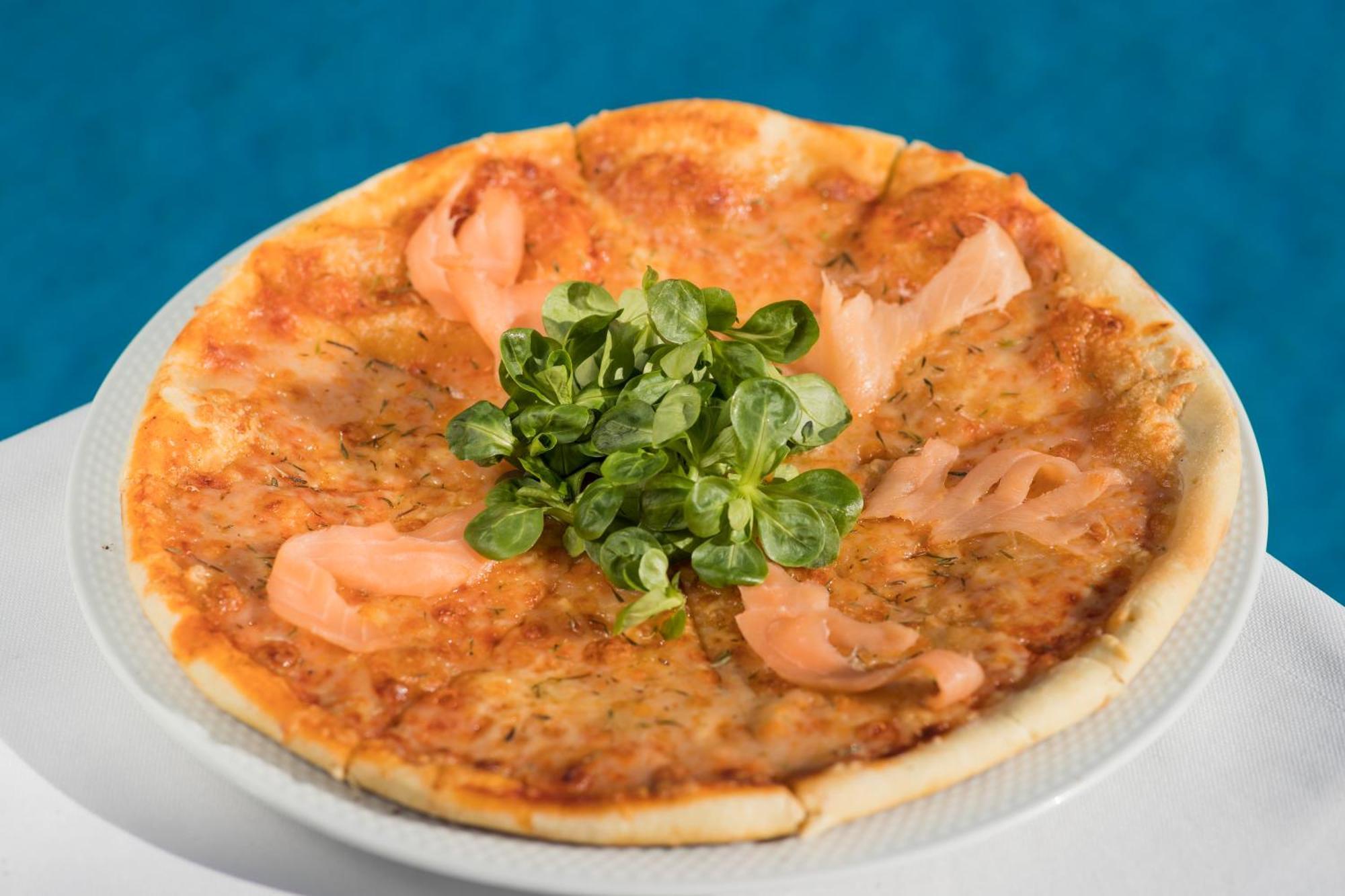 Grand Mogador Agdal Palace Marraquexe Exterior foto A salmon pizza