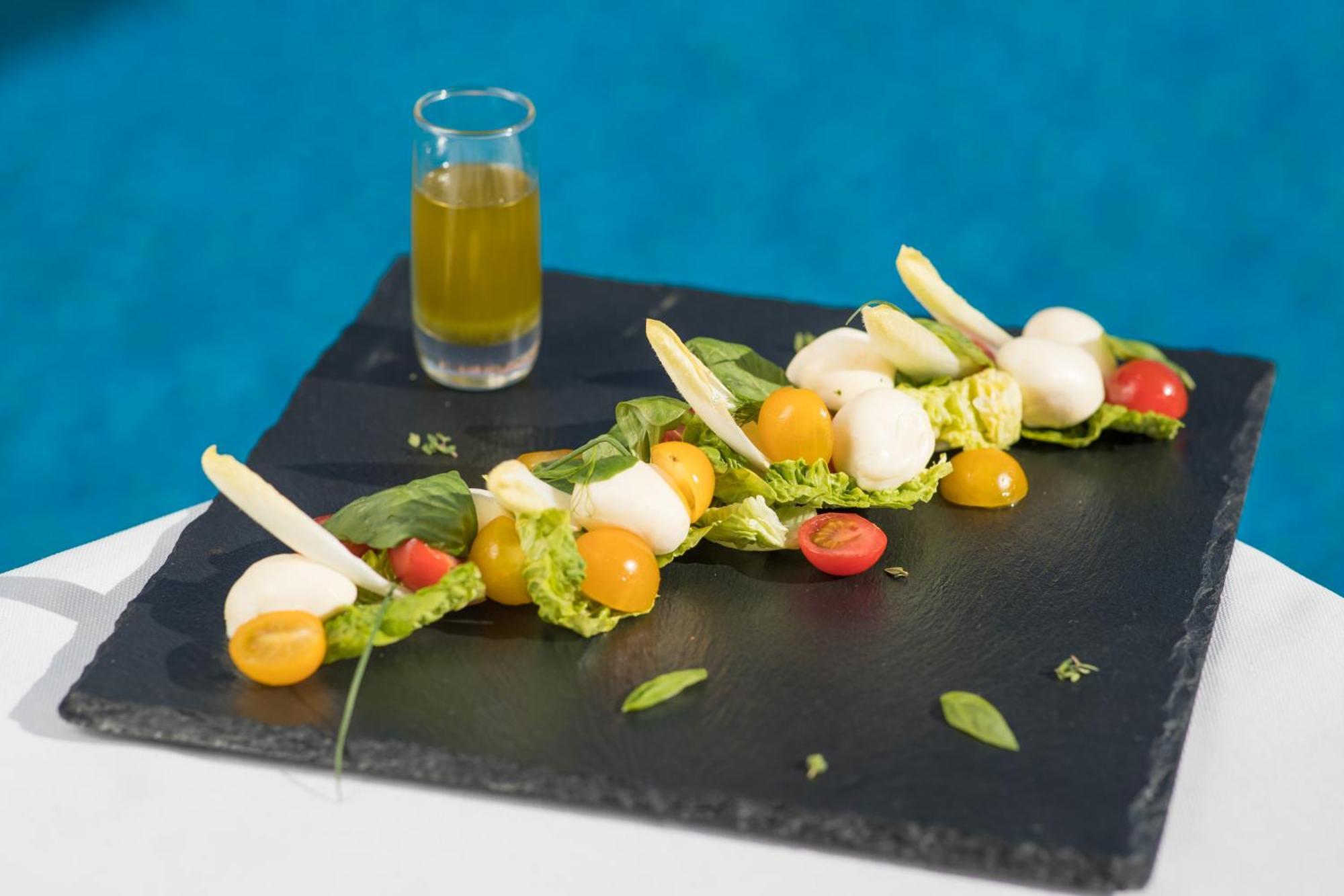 Grand Mogador Agdal Palace Marraquexe Exterior foto A salad with mozzarella